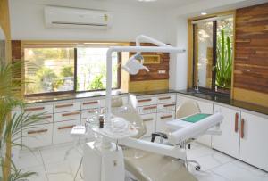 Dental Clinic chair @ prarthana Hospital Prarthit Shah Architects Rajkot 